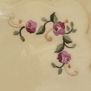 NEW PLACEMATS Set of Four Napkins and Place Set Lavendar Flowers Ivory Cotton